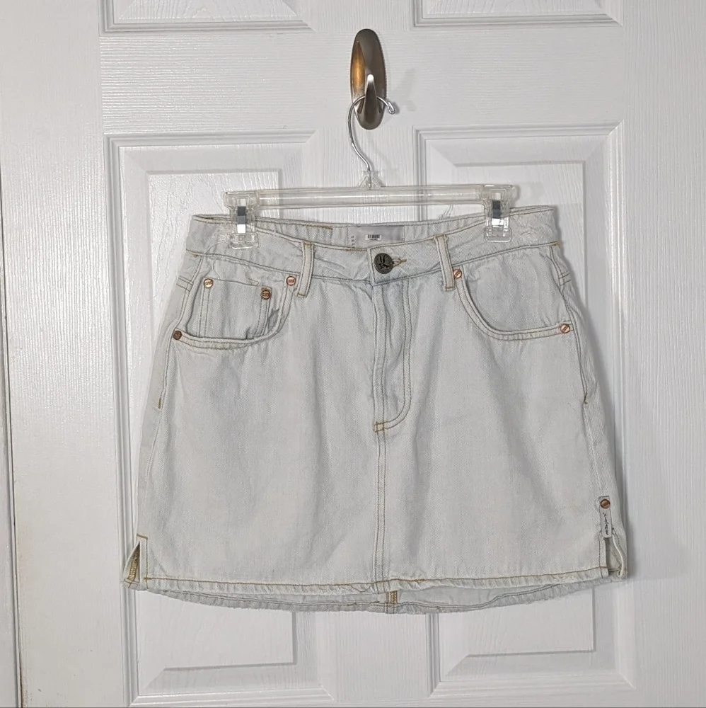 One‎ Teaspoon Brando 2020 Button Fly Lightly Distressed Light Denim Mini Skirt